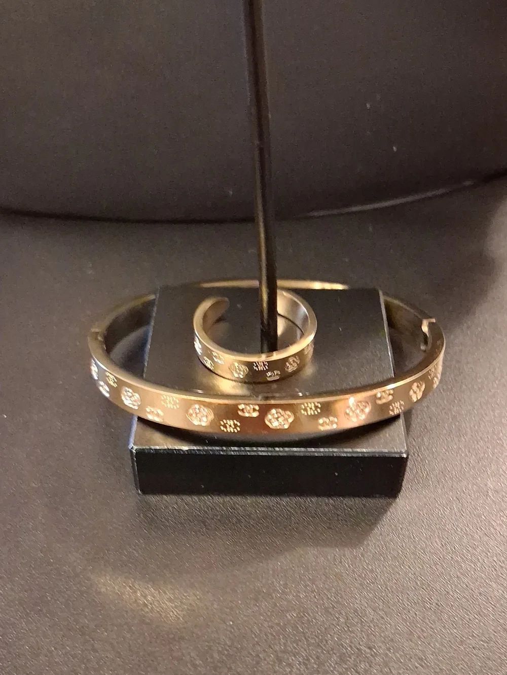Ring/Bangle 18k GP Hinged New